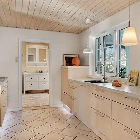 4 Bedroom Pet Friendly In