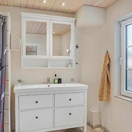 4 Bedroom Pet Friendly In