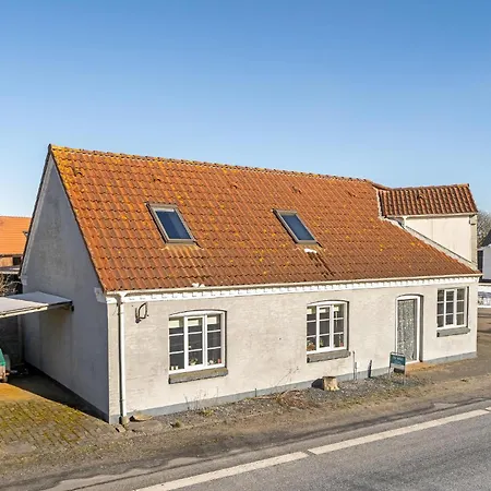 4 Bedroom Pet Friendly In *